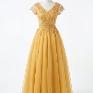 Vestido largo en tono dorado mostaza