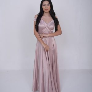 Vestido largo rosa empolvado con hombros caídos