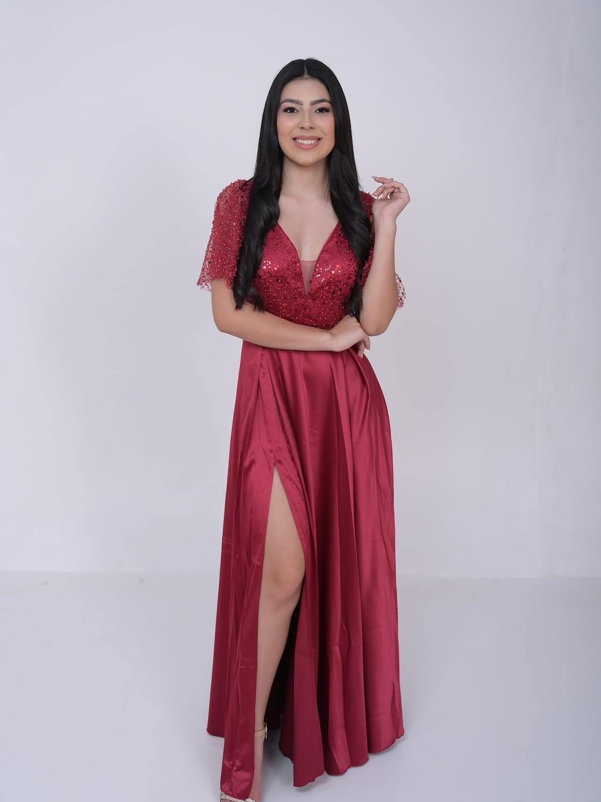 Vestido largo vino con brillo y mangas elegante